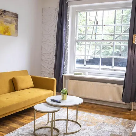 Stylish Oxford Street Apartment